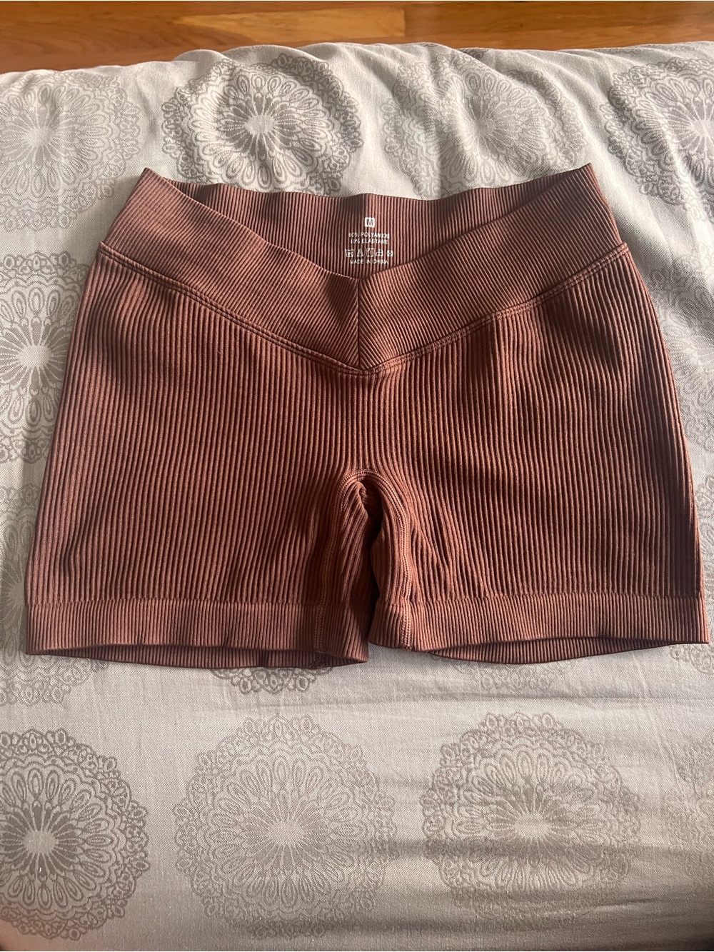 Nameless Ribbed High-Waist Bike Shorts in Rust Brown